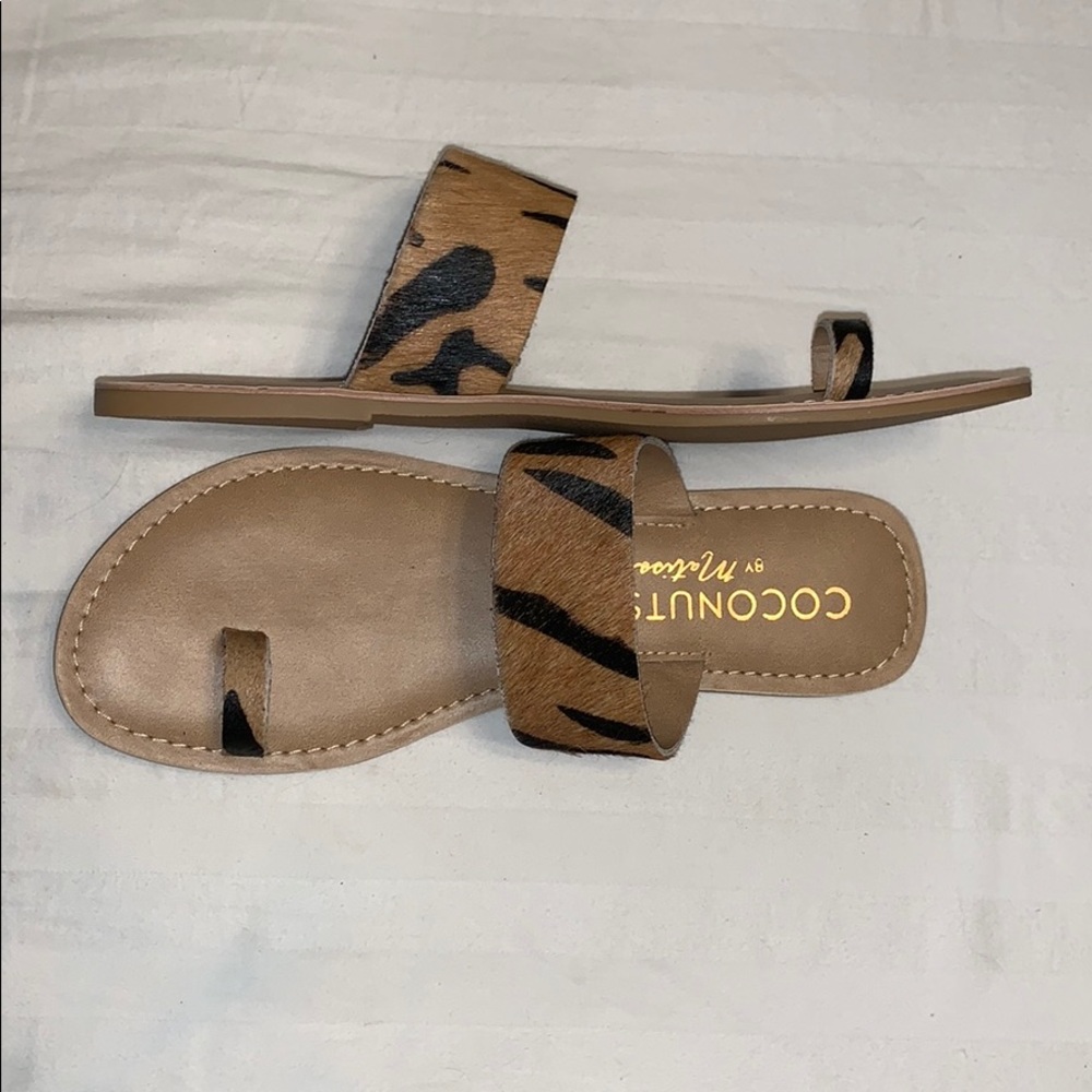 “Coconuts” sandals